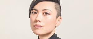 Position der Renitenz. C Pam Zhang wurde 1990 in Peking geboren und wuchs in den USA auf. „Wie viel von diesen Hügeln ist Gold“ ist ihr Debütroman. Zhang liest am Mo., 13. 9. beim Internationalen Literaturfestival Berlin.