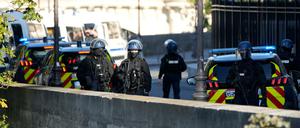 Prozess um Anschläge von 2015 in Paris: Sicherheitskräfte patrouillieren vor dem Justizpalast