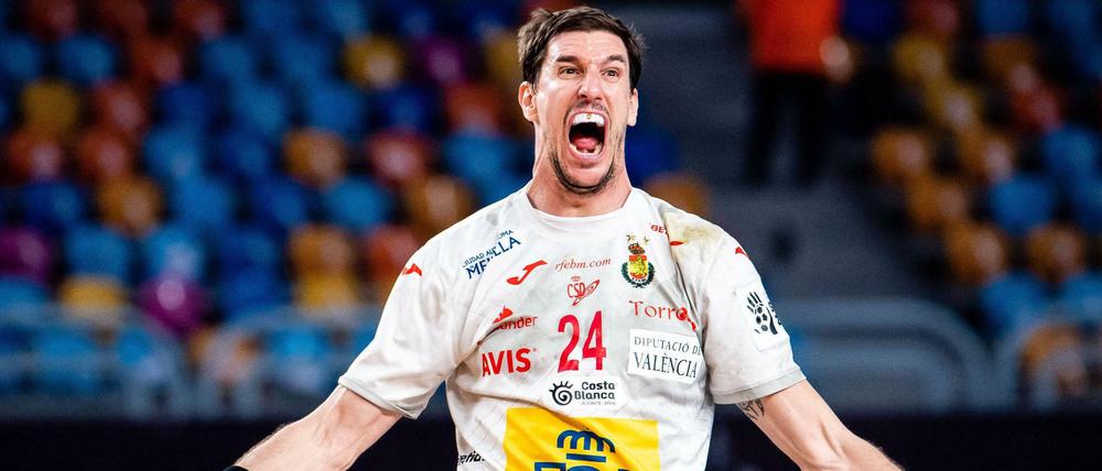 Viran Morros, Abwehrchef der spanischen Nationalmannschaft, soll seine Erfahrung an jüngere Spieler weitergeben.