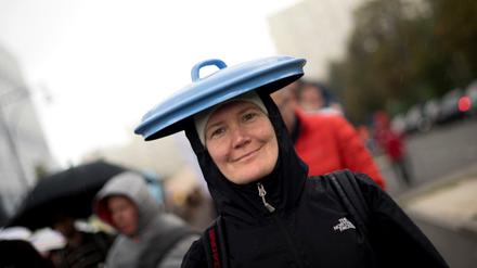 Deckel drauf, auf die Mieten - das fordern Aktivisten an diesem Sonnabend wieder. Hier eine Aufnahme von der Demo vor zwei Jahren. 