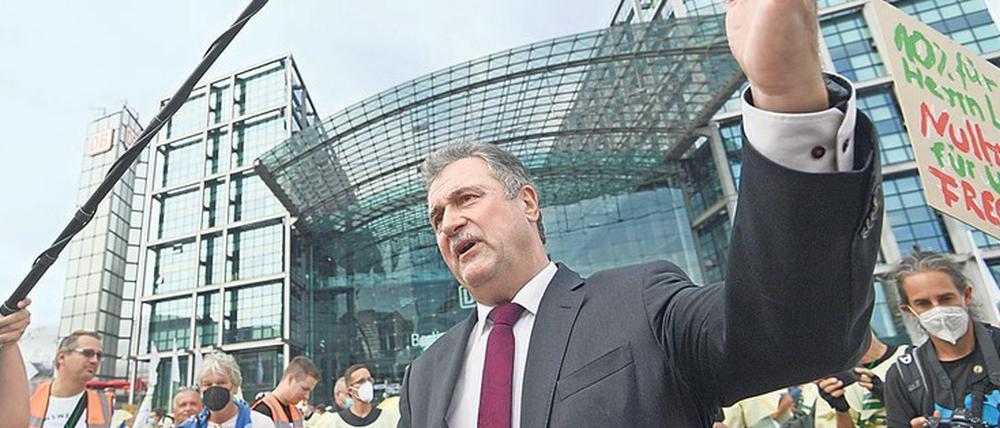 Der große Zampano. Claus Weselsky war vor ein paar Tagen bei einer Protestkundgebung seiner Gewerkschaft in Berlin in seinem Element. Für die einen ist der GDL-Chef der letzte echte Arbeiterführer, für die anderen ein starrsinniger Streikhansel. 