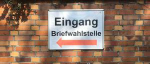 Der Eingang zur Briefwahl im Wahllokal Pankow.
