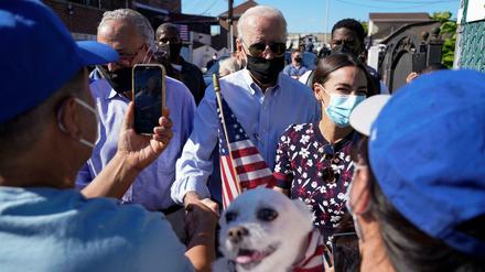 Joe Biden besichtigt den vom Hurrikan Ida betroffenen New Yorker Stadtteil Queens.