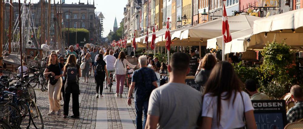 In Kopenhagen laufen die Menschen schon ohne Maske in der Innenstadt rum.