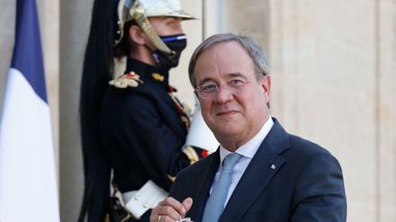 Armin Laschet (CDU) auf dem Weg zu Frankreichs Präsident Emmanuel Macron