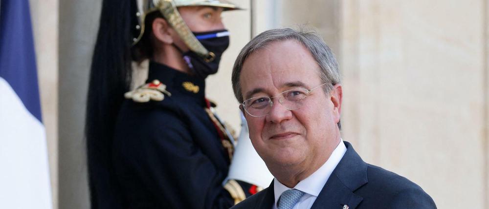 Armin Laschet (CDU) auf dem Weg zu Frankreichs Präsident Emmanuel Macron