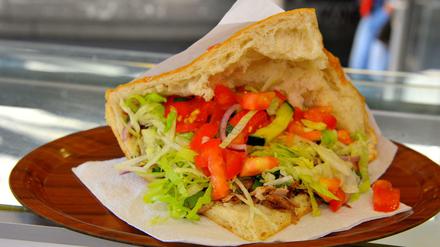 Was tut man nicht alles für einen Döner? Nun, in Berlin kann man sich jetzt gegen Corona impfen lassen - und bekommt einen Gutschein.