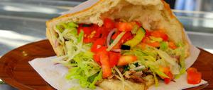 Was tut man nicht alles für einen Döner? Nun, in Berlin kann man sich jetzt gegen Corona impfen lassen - und bekommt einen Gutschein.