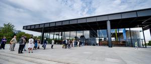Knapp drei Wochen nach Wiedereröffnung der Neuen Nationalgalerie gibt es einen neue Leitung. Klaus Biesenbach wird ab 2022 Direktor.