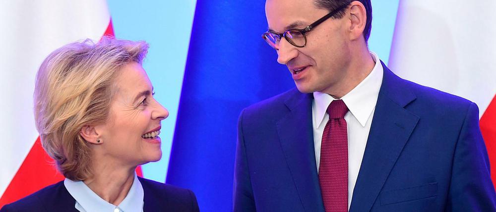 Bei ihrer Wahl zur EU-Kommissionspräsidentin noch verbündet, nun auf dem Kriegspfad: Ursula von der Leyen und Polens Regierungschef Mateusz Morawiecki.