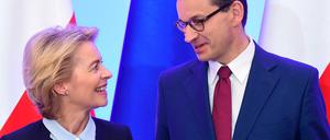 Bei ihrer Wahl zur EU-Kommissionspräsidentin noch verbündet, nun auf dem Kriegspfad: Ursula von der Leyen und Polens Regierungschef Mateusz Morawiecki. 
