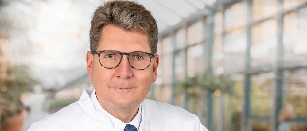Professor Dr. Axel Ekkernkamp ist der ärztliche Direktor und Geschäftsführer des BG Klinikums Unfallkrankenhauses Berlin (ukb).