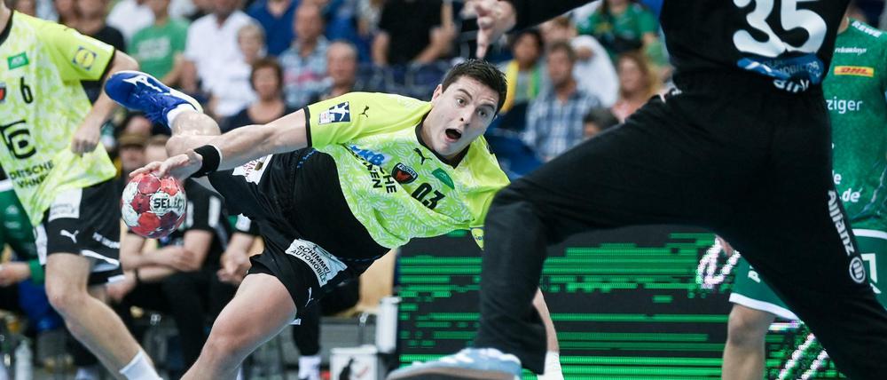 Erst nach viel Auf und Ab gewannen die Füchse das Spiel am Sonntag 30:25 (10:13).