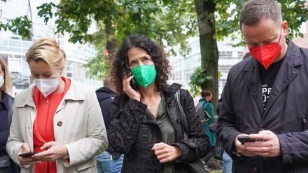 Schlechte Verbindung: Franziska Giffey (SPD, links) und Bettina Jarasch (Grüne), daneben Klaus Lederer (Die Linke).