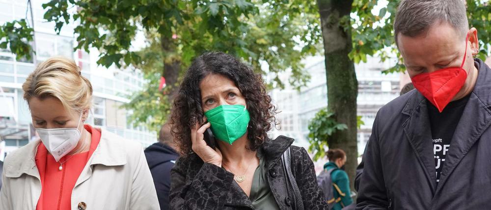Schlechte Verbindung: Franziska Giffey (SPD, links) und Bettina Jarasch (Grüne), daneben Klaus Lederer (Die Linke).