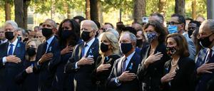 Trauerfeier in New York: (v.l.) Bill Clinton, Hillary Clinton, Barack Obama, Michelle Obama, Joe Biden, Jill Biden, Michael Bloomberg, Diana Taylor, Nancy Pelosi und Charles Schumer.