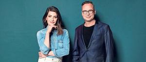 Gutes Team. Linda Zervakis und Matthias Opdenhövel unterhalten auf Pro7. 