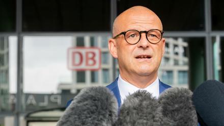 Zum dritten Mal hat Personalvorstand Martin Seiler das Angebot des Konzerns verbessert. Trotzdem gab es bislang auch drei Streiks. 