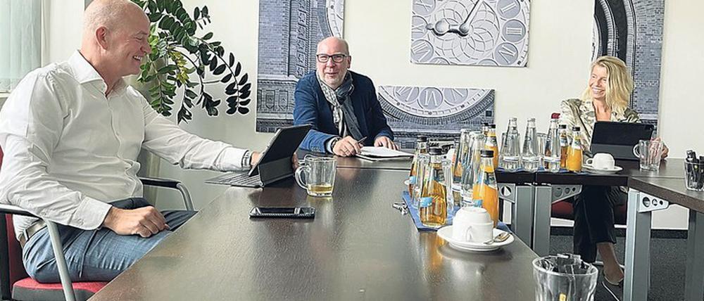 Herausfordernde Aufgaben. Sven Lemiss (l.) und Birgit Möhring, die Geschäftsführer der Berliner Immobilien Management BIM, müssen immer mehrere Möglichkeiten ausloten. Die Polizei- und Feuerwehrdienststellen sind aktuell ihre größten Sorgenkinder, erfuhr Tagesspiegel-Immobilienredakteur Reinhart Bünger.