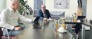 Herausfordernde Aufgaben. Sven Lemiss (l.) und Birgit Möhring, die Geschäftsführer der Berliner Immobilien Management BIM, müssen immer mehrere Möglichkeiten ausloten. Die Polizei- und Feuerwehrdienststellen sind aktuell ihre größten Sorgenkinder, erfuhr Tagesspiegel-Immobilienredakteur Reinhart Bünger.