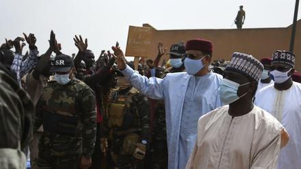 Der Präsident des Niger Mohamed Bazoum bei einem Besuch in der Region Tillabéri.