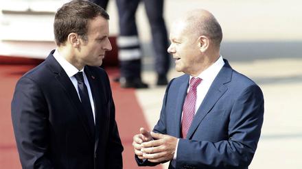 Emmanuel Macron traf sowohl SPD-Kandidat Olaf Scholz als auch Unions-Kandidat Armin Laschet.