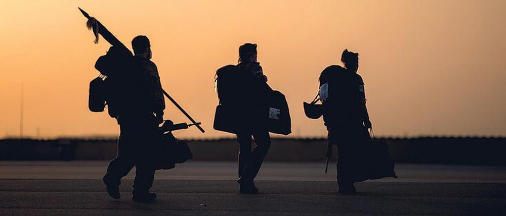 Der lange Weg zurück. Am 29. Juni verlassen die letzten Bundeswehrsoldaten in Mazar-e Sharif mit einem Transportflugzeug Afghanistan.