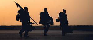 Der lange Weg zurück. Am 29. Juni verlassen die letzten Bundeswehrsoldaten in Mazar-e Sharif mit einem Transportflugzeug Afghanistan.