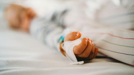 Zahl der Kinder mit Covid-19 in Kliniken steigt.