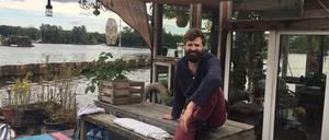 Claudius Schulze, Sprecher der Initiative "Spree:publik" auf seinem Atelierboot "Eroberung des Unwahrscheinlichen"