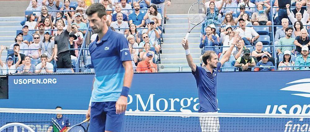 Arme hoch Amerika. Während Djokovic (vorn) im Finale wenig gelang, spielte Medwedew das Match seines Lebens. 