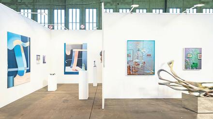 Blick in den Messestand der Galerie Feldbusch Wiesner Rudolph mit Arbeiten von Anna Nero, Paul Pretzer und Wolfgang Flad.