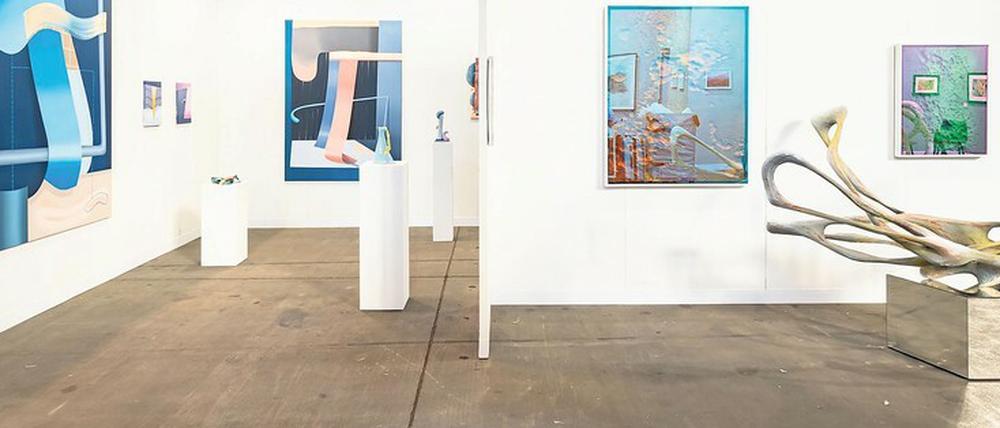 Blick in den Messestand der Galerie Feldbusch Wiesner Rudolph mit Arbeiten von Anna Nero, Paul Pretzer und Wolfgang Flad.