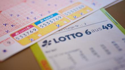 Glück muss man haben: Millionen spielen Lotto, wenige nur gewinnen auch Millionen.