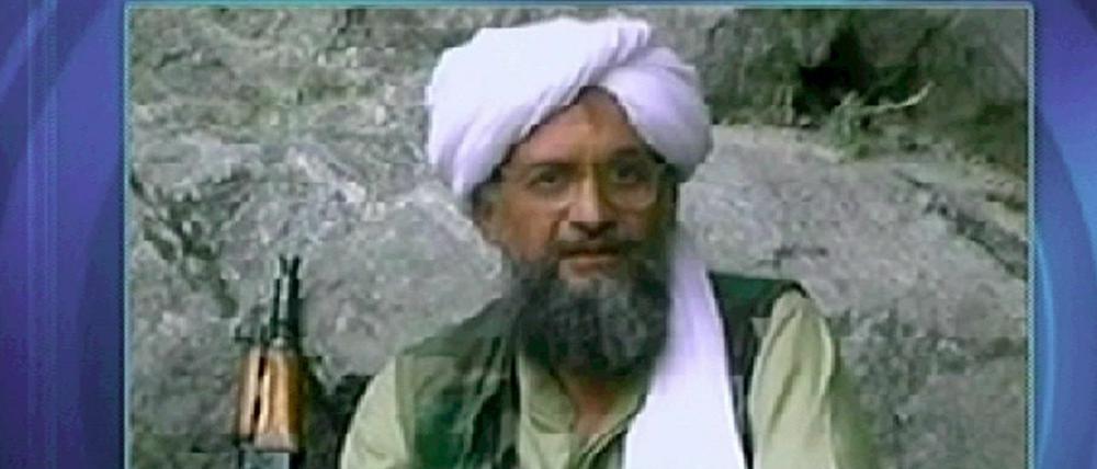 Dieser Screenshot zeit den Al-Qaida-Chef al-Sawahiri in einem Video aus dem Jahr 2003.