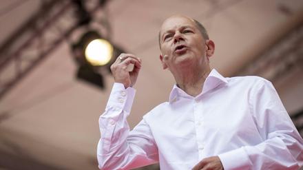 Bundesfinanzminister und Kanzlerkandidat Olaf Scholz, SPD, bei einem Wahlkampfauftritt auf dem Marktplatz in Worms. 