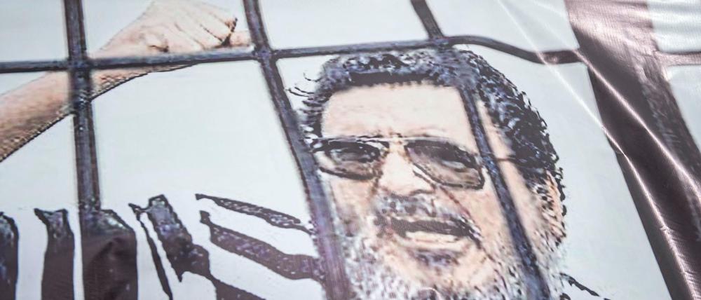 Menschen feierten den Tod Abimael Guzmans vor dem Anti-Terror Direktorium in Lima.