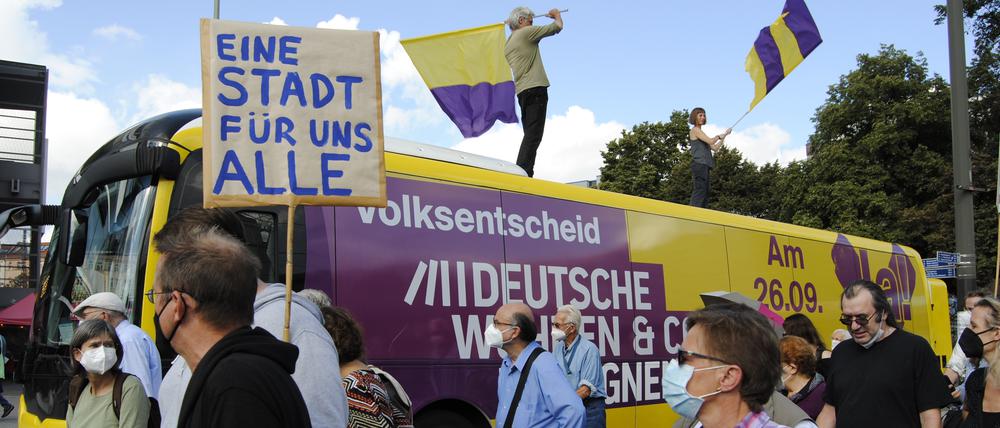 Die Initiative "Deutsche Wohnen & Co enteignen" hatte mit zu der Mietendemo aufgerufen.