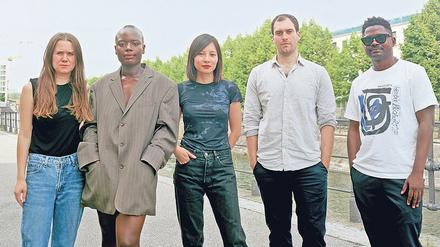 Preisträgerinnen. Calla Henkel, Sandra Mujinga, Sung Tieu, Max Pitegoff, Lamin Fofana (v.l.n.r.).