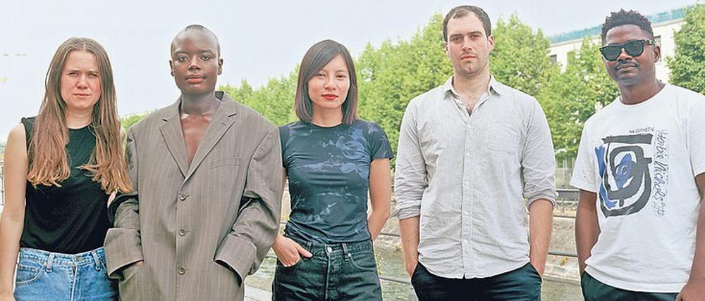Preisträgerinnen. Calla Henkel, Sandra Mujinga, Sung Tieu, Max Pitegoff, Lamin Fofana (v.l.n.r.).