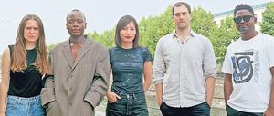 Preisträgerinnen. Calla Henkel, Sandra Mujinga, Sung Tieu, Max Pitegoff, Lamin Fofana (v.l.n.r.).