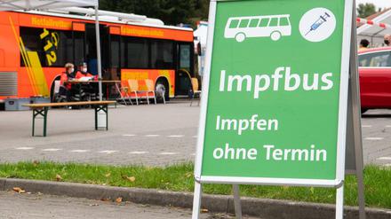 Ein mobiler Impfbus in Empelde in Niedersachsen 