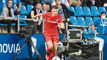 Linus Gechter bei seinem ersten Pflichtspieleinsatz für die Profis. Nur Lennart Hartmann war bei seinem Bundesligadebüt für Hertha BSC jünger.