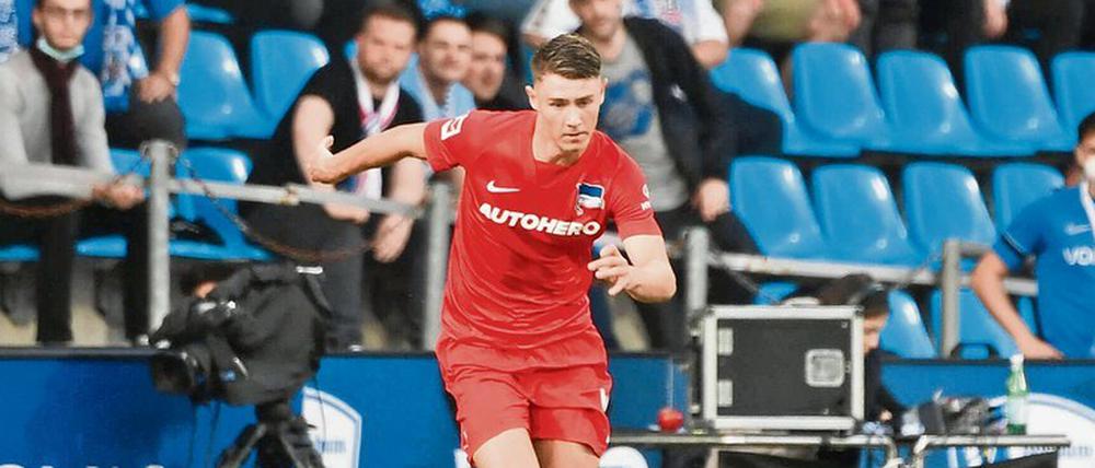 Linus Gechter bei seinem ersten Pflichtspieleinsatz für die Profis. Nur Lennart Hartmann war bei seinem Bundesligadebüt für Hertha BSC jünger.