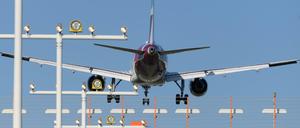 Ein Flugzeug vom Typ Airbus A320.