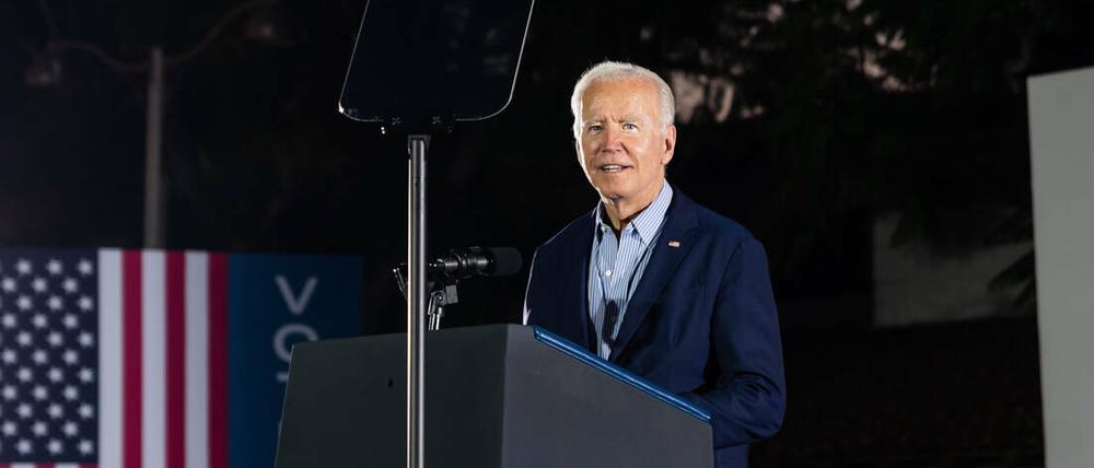 US-Präsident Joe Biden am Tag vor der Abberufung während einer Kundgebung für den kalifornischen Gouverneur Gavin Newsom