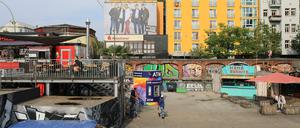 Der Eingang zum RAW-Gelände an der Revaler Straße in Berlin-Friedrichshain.