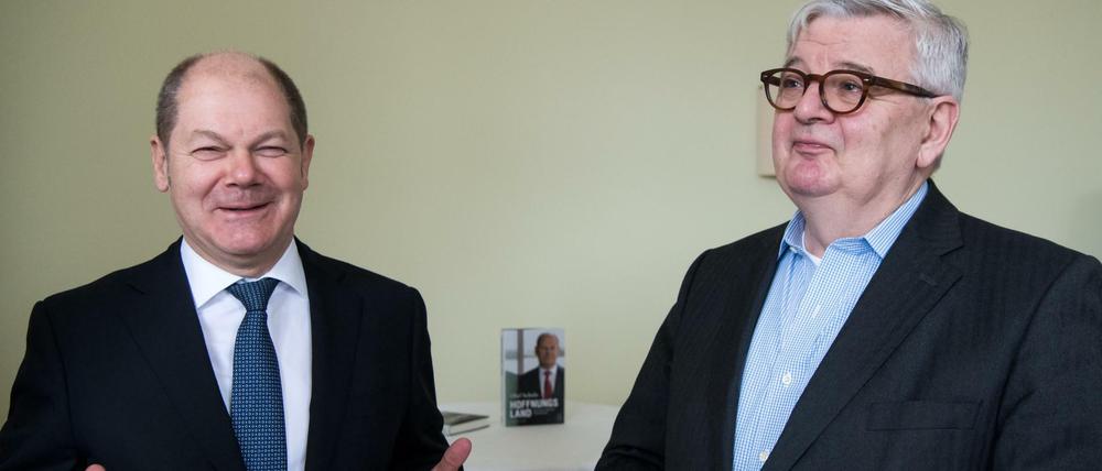 Im März 2017 stellte Olaf Scholz mit Joschka Fischer sein Buch "Hoffnungsland - Eine neue deutsche Wirklichkeit" vor.