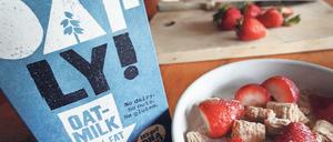 Der Hafermilchhersteller Oatly setzt auf Nachhaltigkeit. Kein Tierleid und weniger Treibhausgase lautet sein Versprechen.