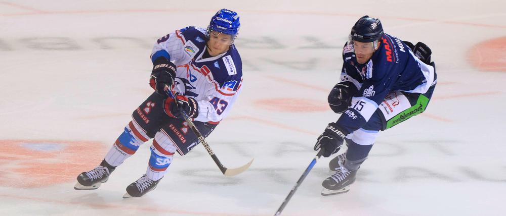 Ruslan Iskhakov (l.) ist erst mit 20 Jahren aus der KHL in die DEL gewechselt, um sich dort Richtung NHL weiterzuentwickeln.